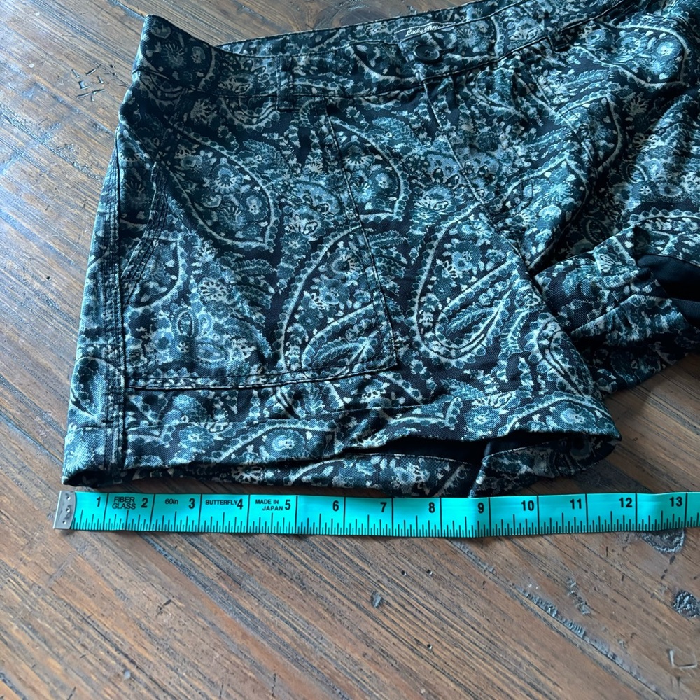 Lucky Brand size 4 black & gray paisley print shorts - Picture 10 of 15